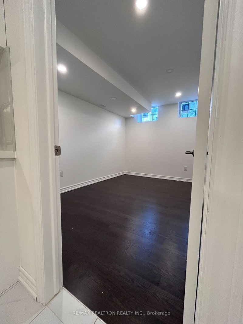 8 Finley Way, Markham, L3S 0E8 | Image 3