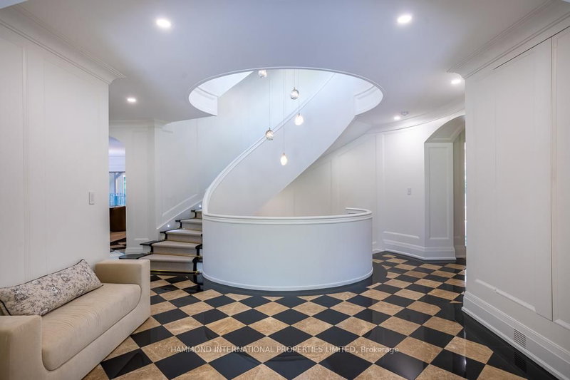 35 Kingswood Dr, King, L7B 1K8 | Image 3