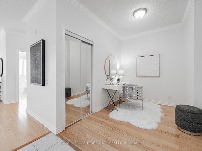 215 - 11121 Yonge St, Richmond Hill, L4C 0S7 | Image 2