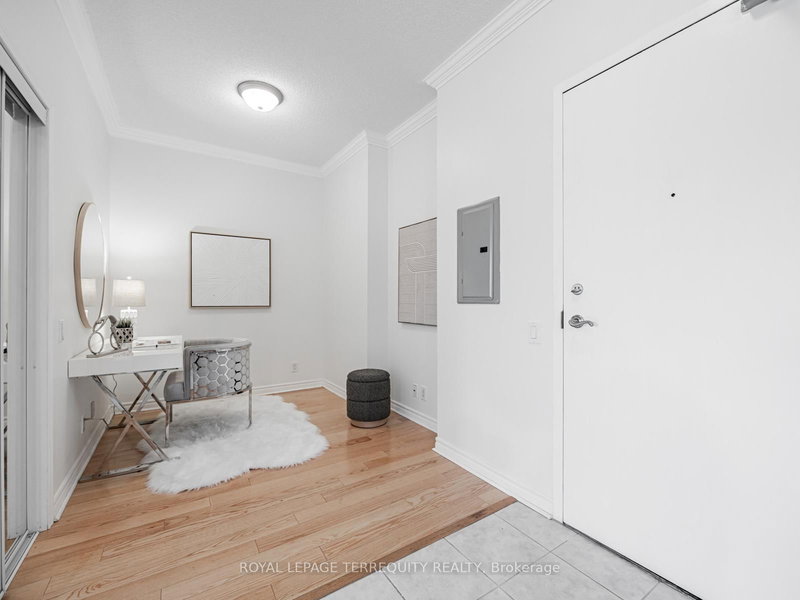 215 - 11121 Yonge St, Richmond Hill, L4C 0S7 | Image 3