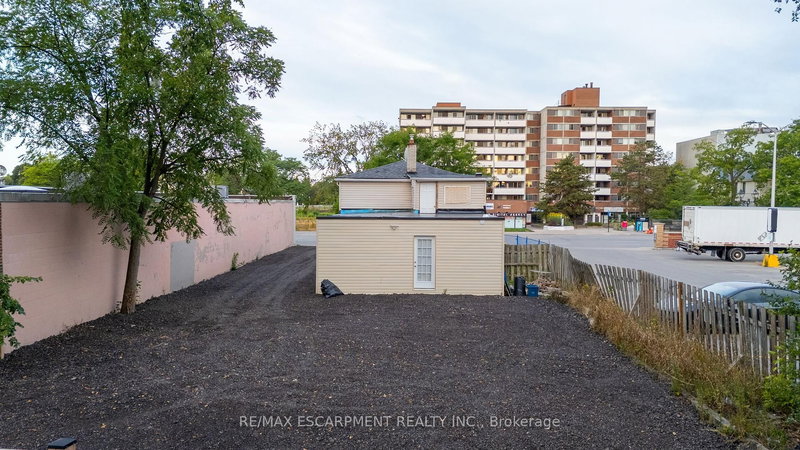 10329 Yonge St, Richmond Hill, L4C 3C1 | Image 3