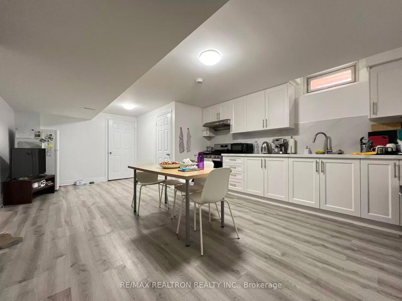 Lower - 8 Queen Isabella Cres, Vaughan, L6A 3J7 | Image 3