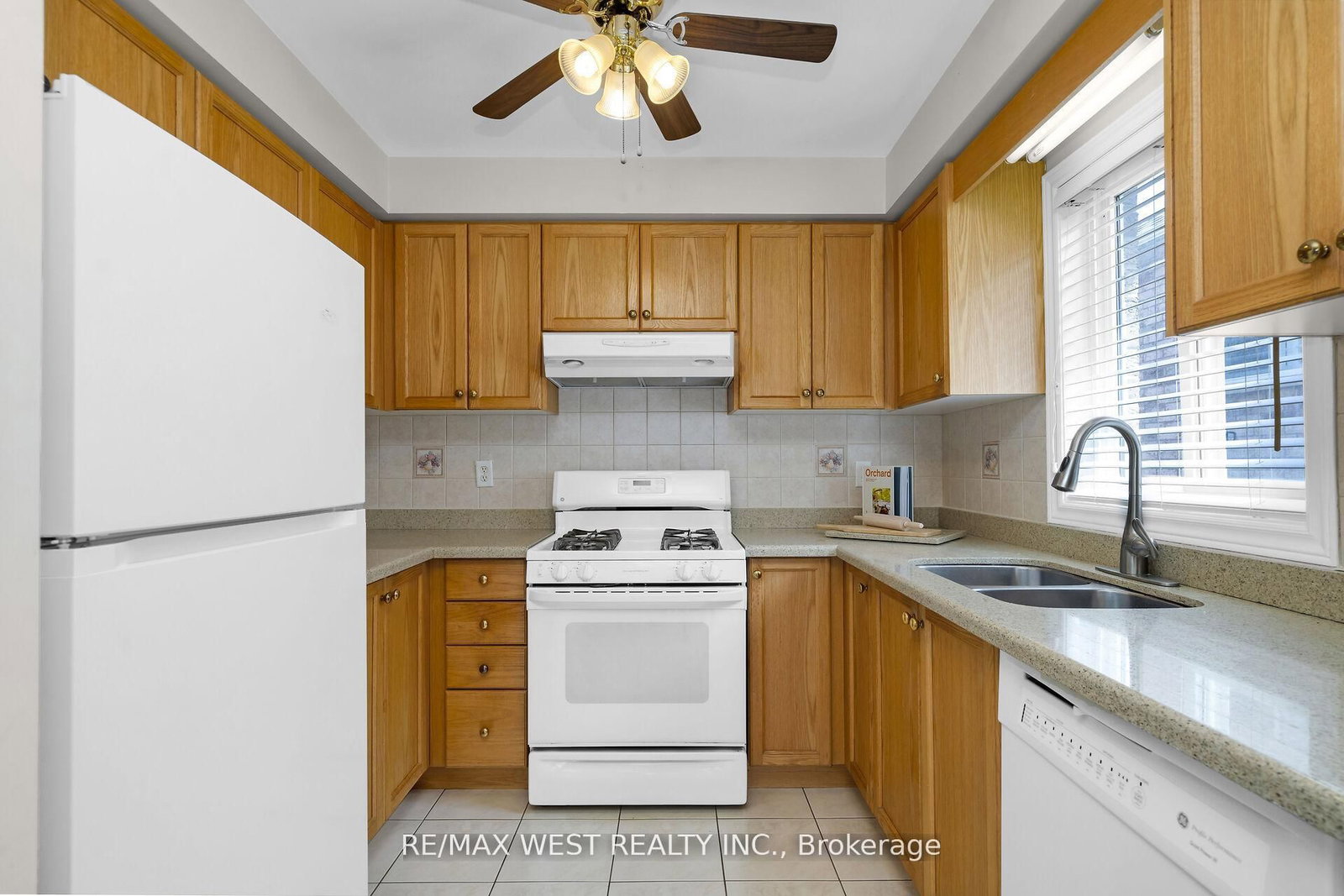 Detached House sold at 362 Avro Road, Vaughan, Ontario, L6A 3R4 - Maple - MLS: N12393553