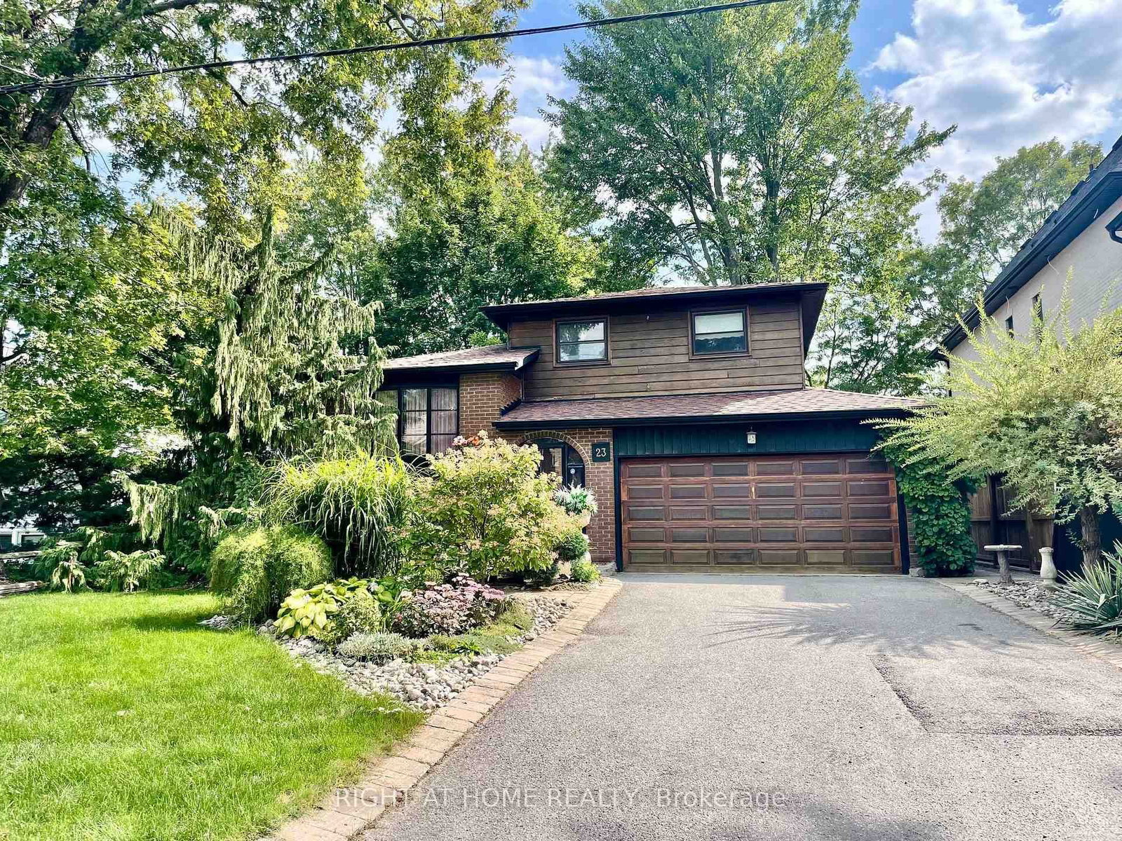 Detached House for sale at 23 Pomander Road, Markham, Ontario, L3R 1X5 - Unionville - MLS: N12394221