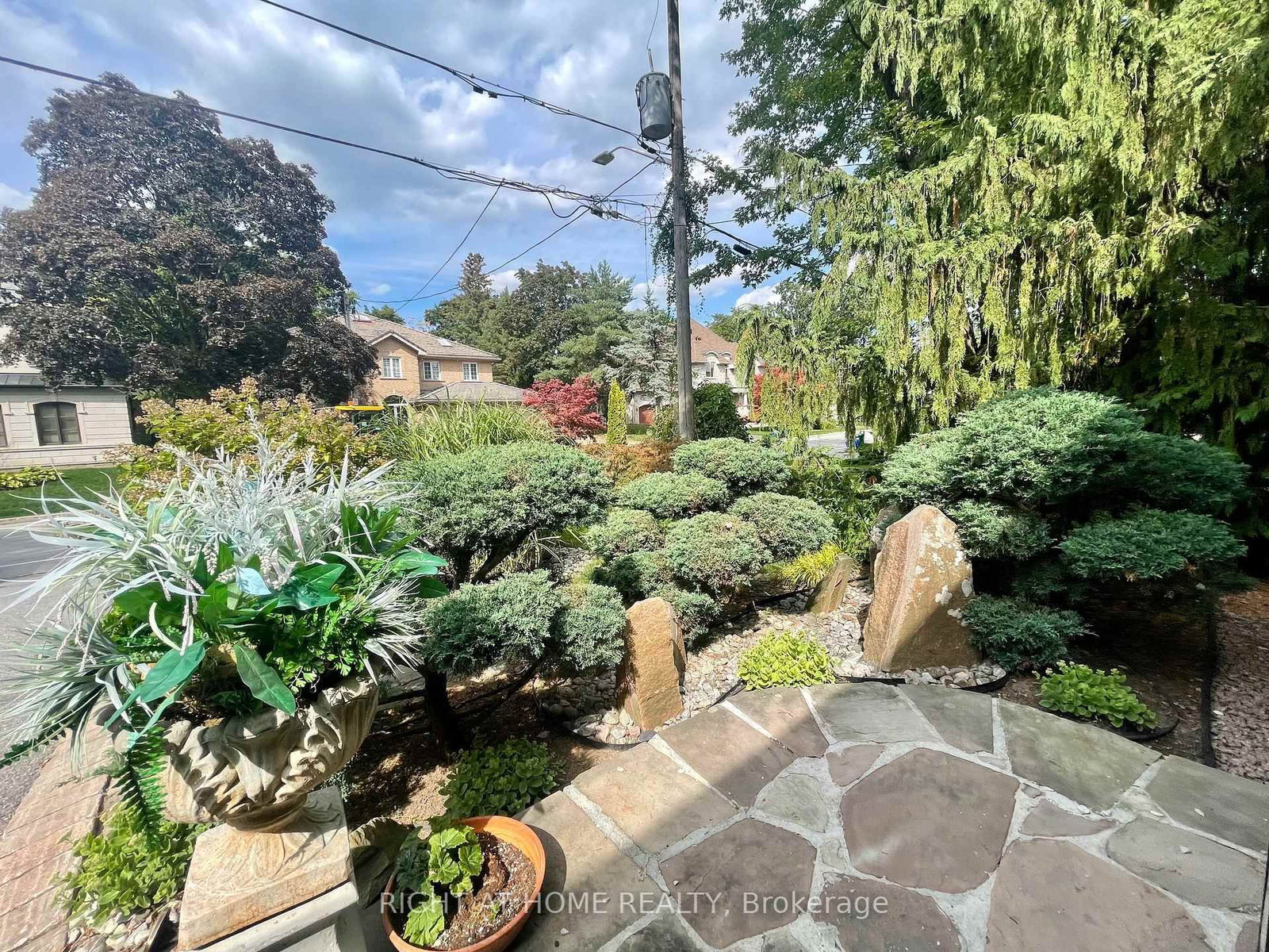 Detached House for sale at 23 Pomander Road, Markham, Ontario, L3R 1X5 - Unionville - MLS: N12394221