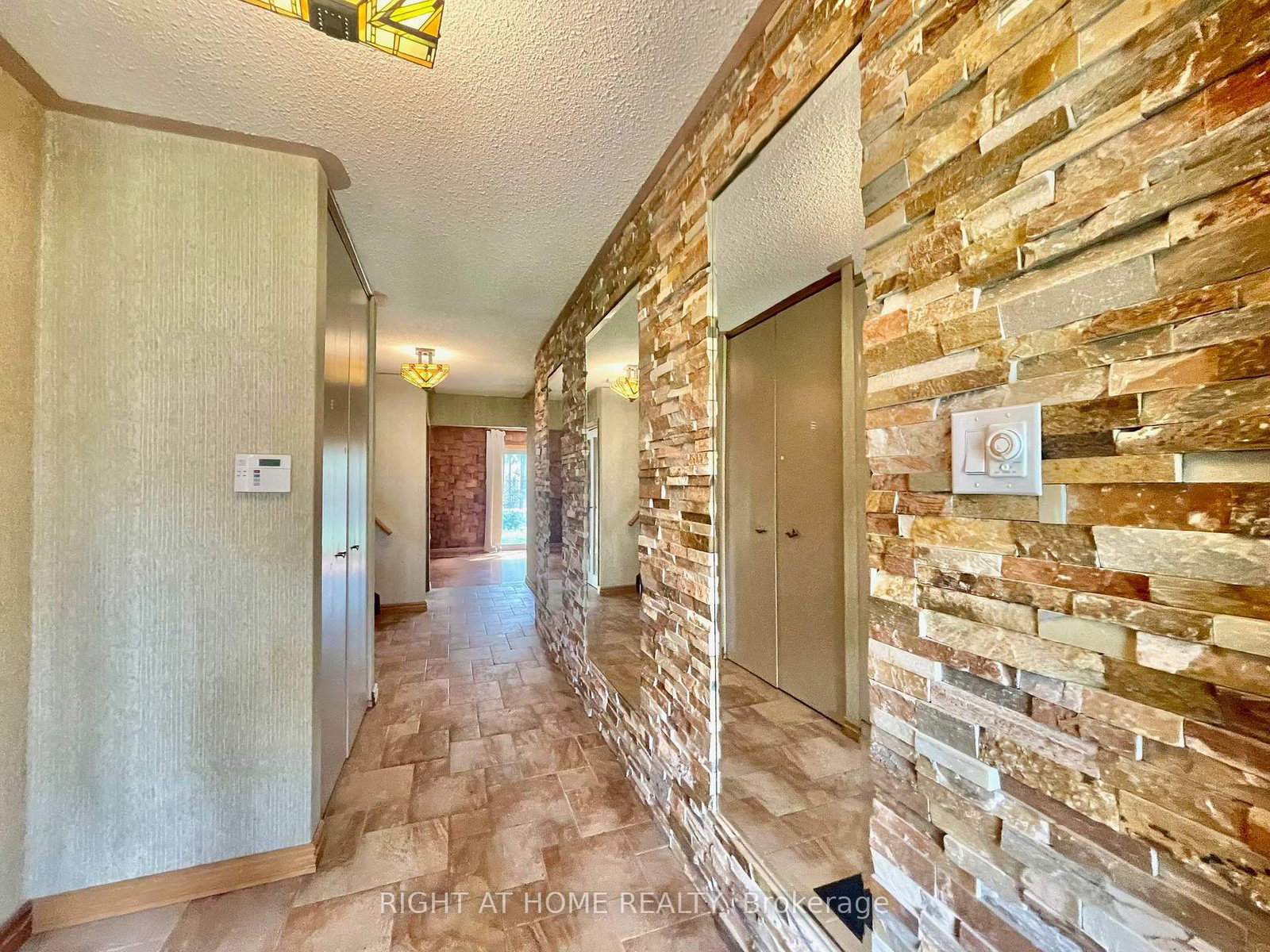 Detached House for sale at 23 Pomander Road, Markham, Ontario, L3R 1X5 - Unionville - MLS: N12394221