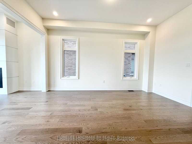 186 Leslie Richards St, Markham, L6C 3N3 | Image 3