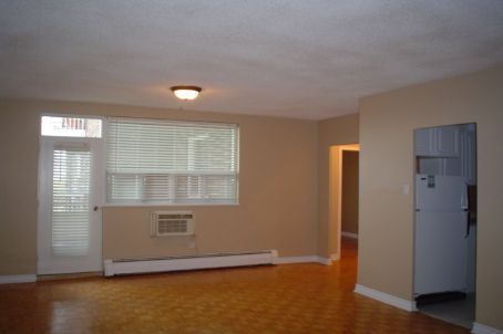 605 - 67 Richmond St, Richmond Hill, L4C3Y3 | Image 2