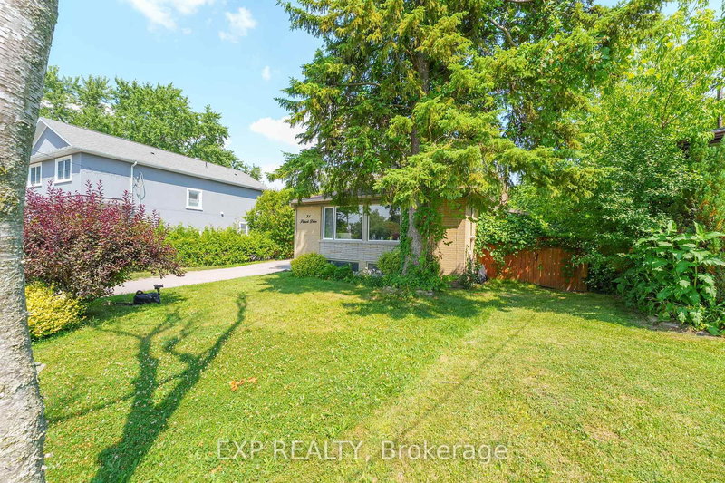 31 Patrick Dr, Aurora, L4G 2A6 | Image 3