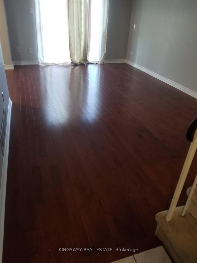 12 Cottsmore Crescent