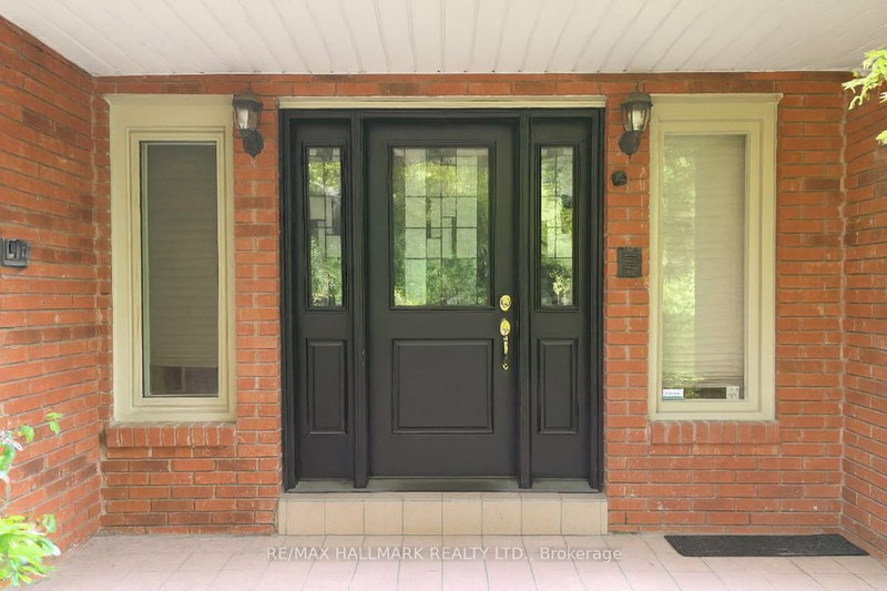 82 Windermere Cres S, Richmond Hill, L4C 6Y9 | Image 2