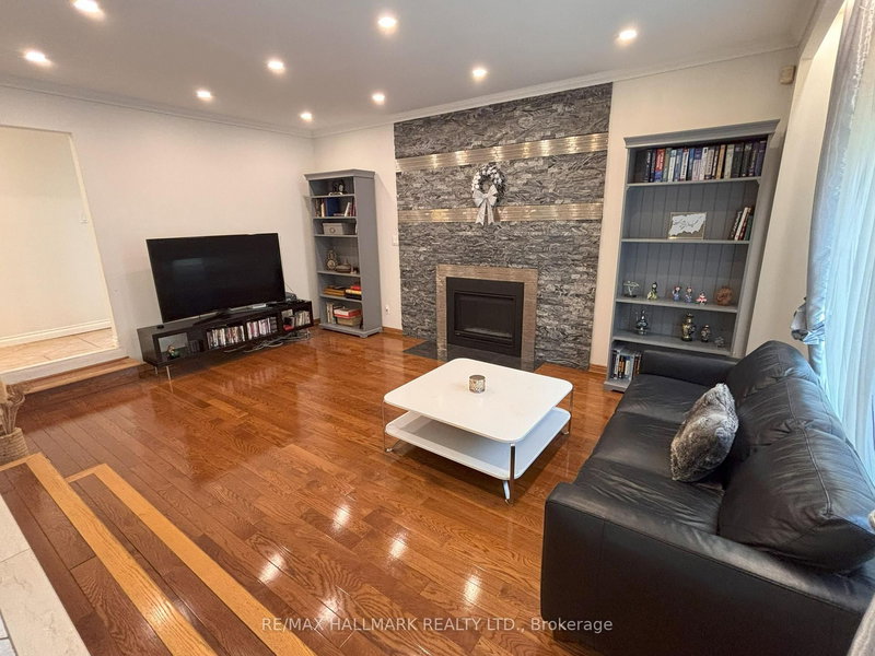 82 Windermere Cres S, Richmond Hill, L4C 6Y9 | Image 3