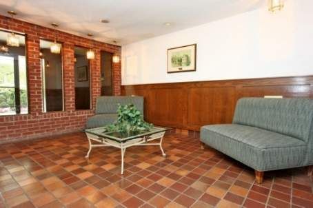 503 - 67 Richmond St, Richmond Hill, L4C3Y3 | Image 2