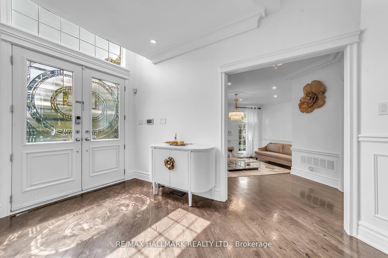 384 Kennedy St W, Aurora, L4G 5M6 | Image 3