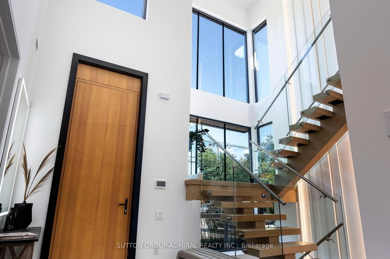 126 WOOD Lane, Richmond Hill, L4C 4W1 | Image 2