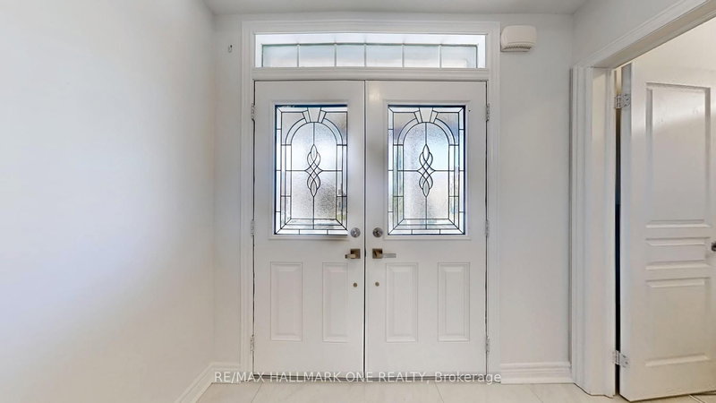 22 Bostock Dr, Georgina, L4P 0C2 | Image 2