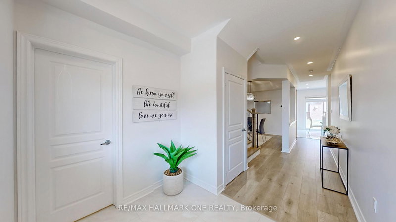 22 Bostock Dr, Georgina, L4P 0C2 | Image 3