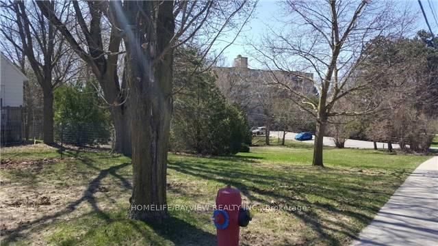 66 Roxborough Road • Newmarket, ON photo 3