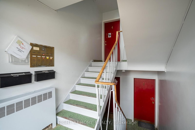 285 Richmond St S, Richmond Hill, L4C 3Z2 | Image 3