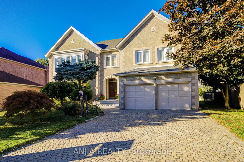 28 Edmund Cres, Richmond Hill, L4B 2X8 | Image 2