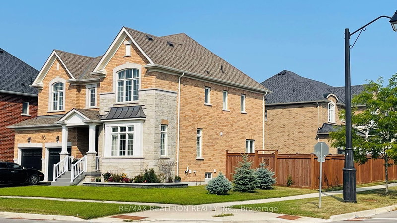 16 Vivian creek Rd, East Gwillimbury, L0G 1M0 | Image 2