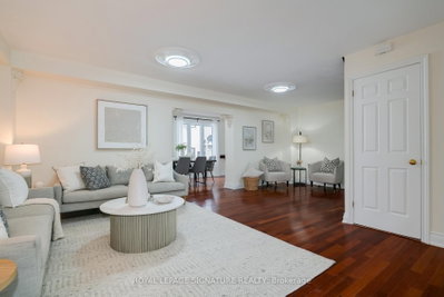 Detached House sold at 339 Elmwood Avenue, Richmond Hill, Ontario, L4C 1L7 - Harding - MLS: N12421924