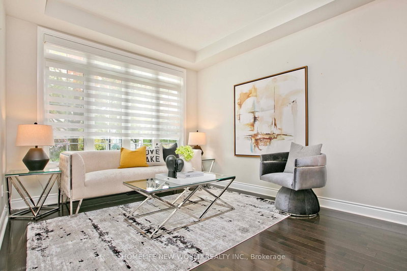 1015 Ralston Cres, Newmarket, L3X 3H8 | Image 3