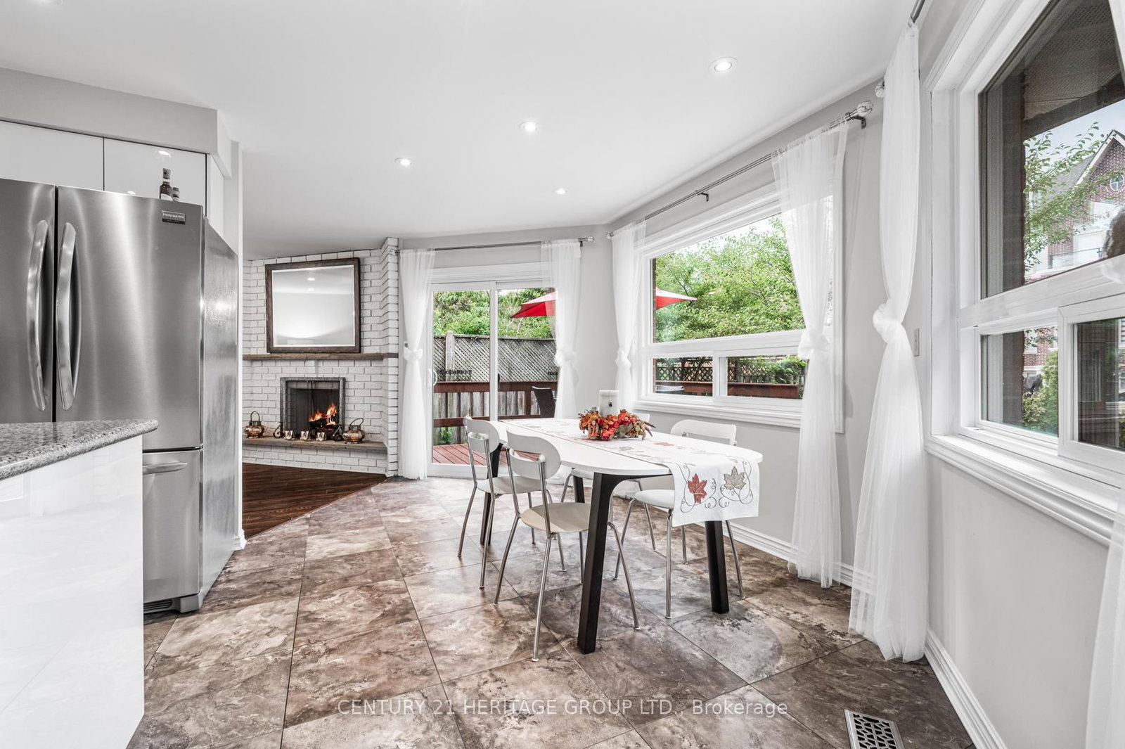 Detached House for sale at 16 Wainwright Avenue, Richmond Hill, Ontario, L4C 5R5 - North Richvale - MLS: N12424089