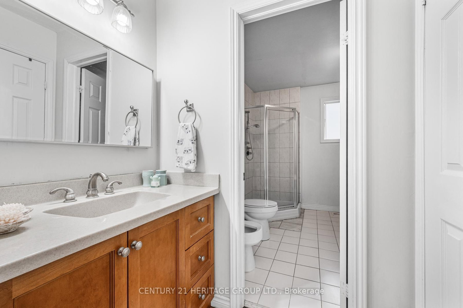 Detached House for sale at 16 Wainwright Avenue, Richmond Hill, Ontario, L4C 5R5 - North Richvale - MLS: N12424089