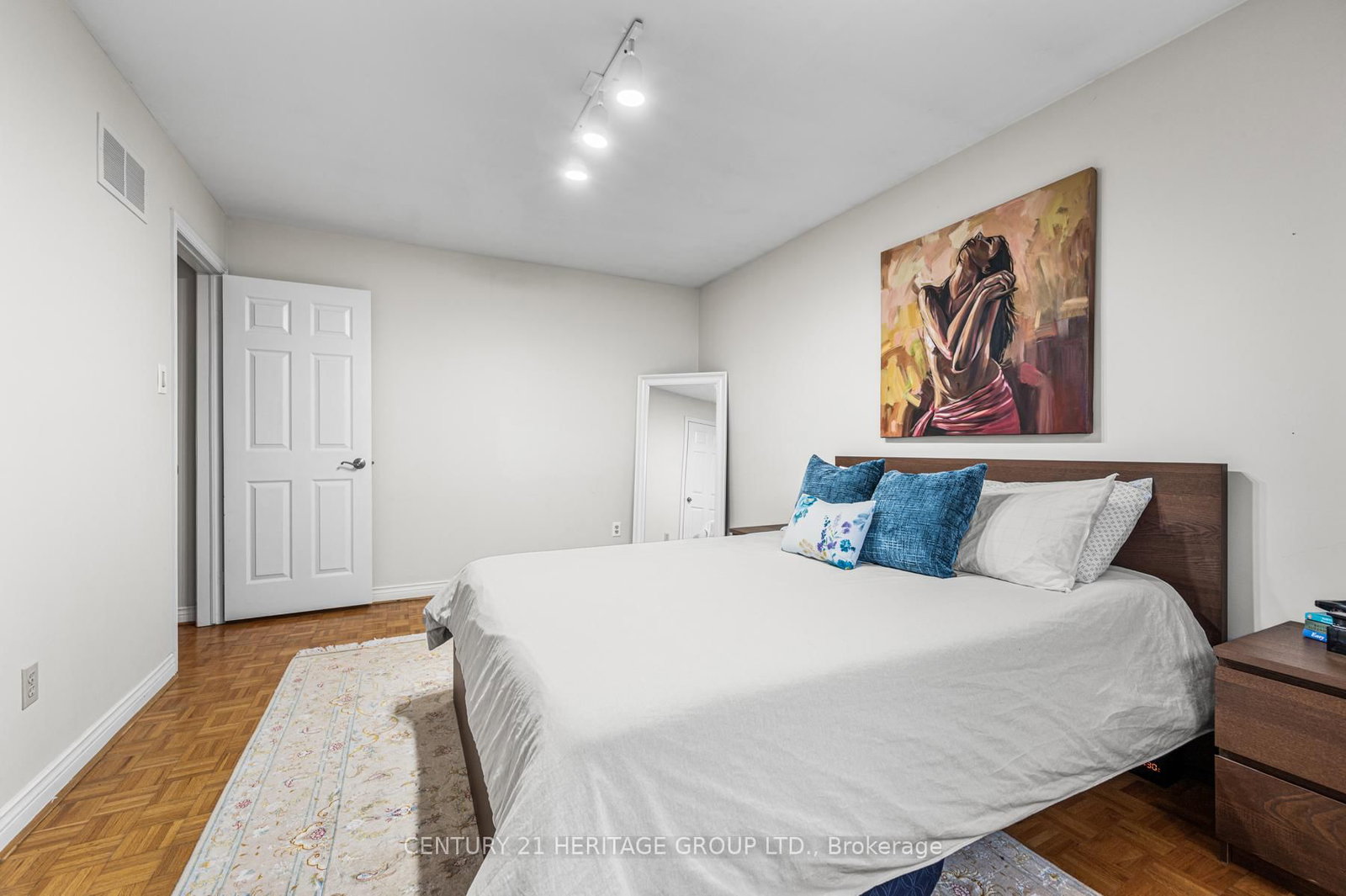 Detached House for sale at 16 Wainwright Avenue, Richmond Hill, Ontario, L4C 5R5 - North Richvale - MLS: N12424089