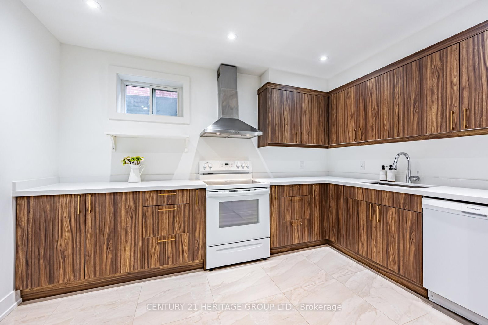 Detached House for sale at 16 Wainwright Avenue, Richmond Hill, Ontario, L4C 5R5 - North Richvale - MLS: N12424089