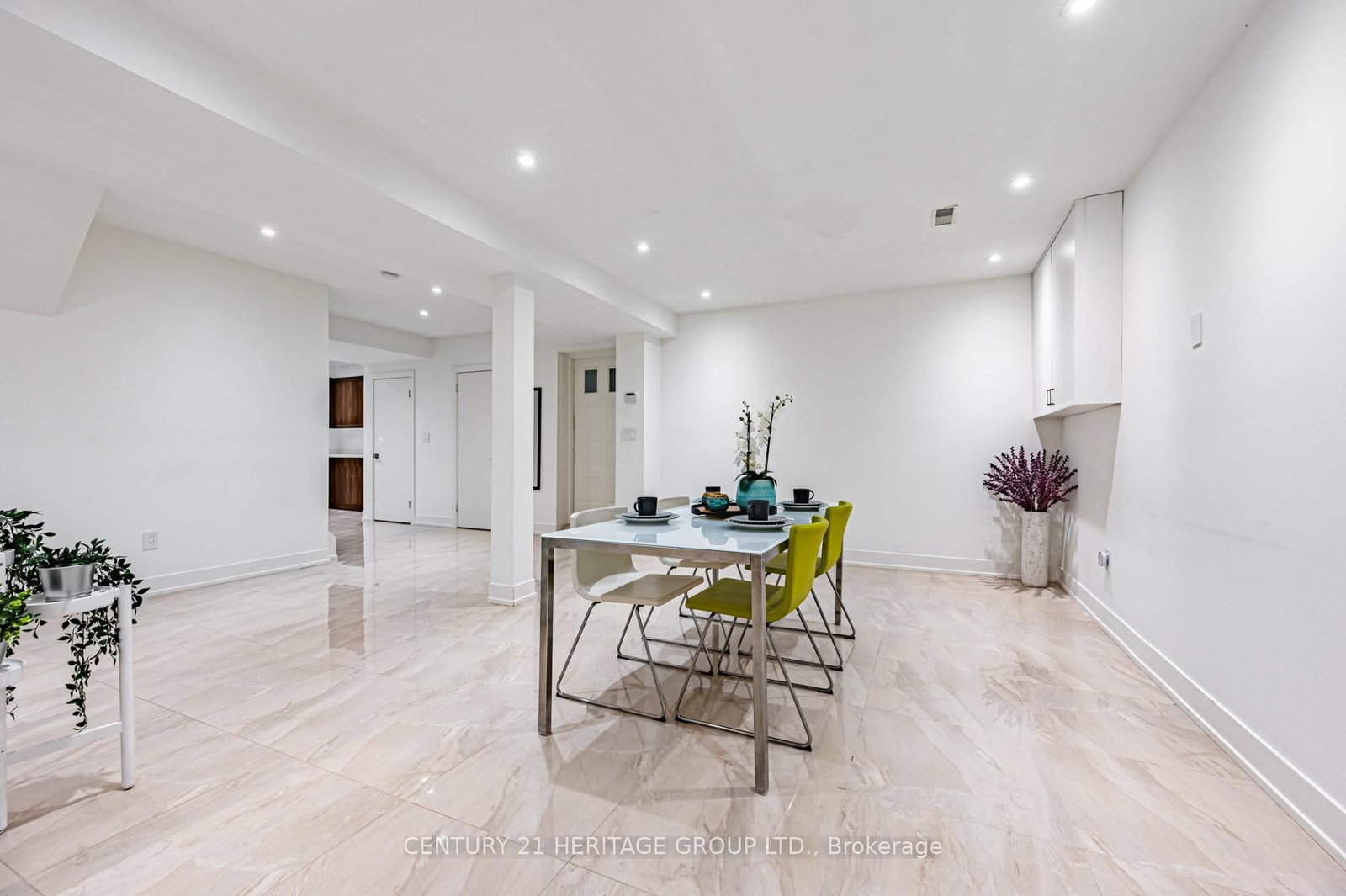 Detached House for sale at 16 Wainwright Avenue, Richmond Hill, Ontario, L4C 5R5 - North Richvale - MLS: N12424089