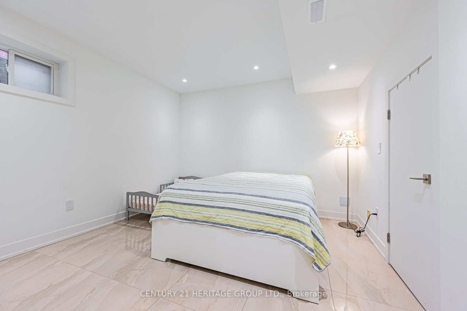 Detached House for sale at 16 Wainwright Avenue, Richmond Hill, Ontario, L4C 5R5 - North Richvale - MLS: N12424089