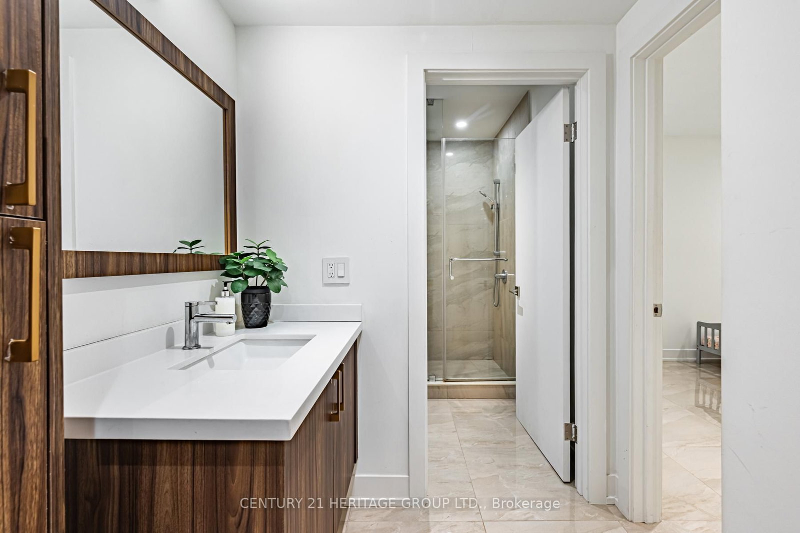 Detached House for sale at 16 Wainwright Avenue, Richmond Hill, Ontario, L4C 5R5 - North Richvale - MLS: N12424089