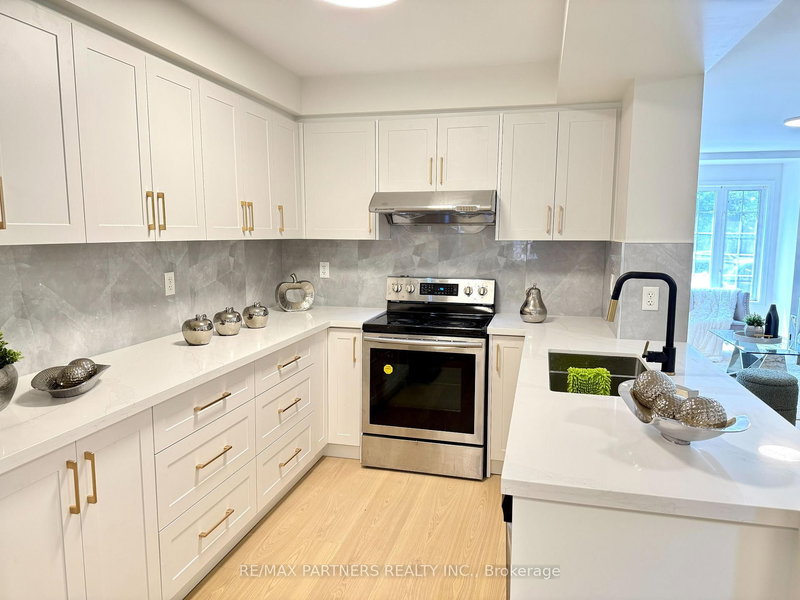 516 Bur Oak Ave, Markham, L6C 3A9 | Image 2