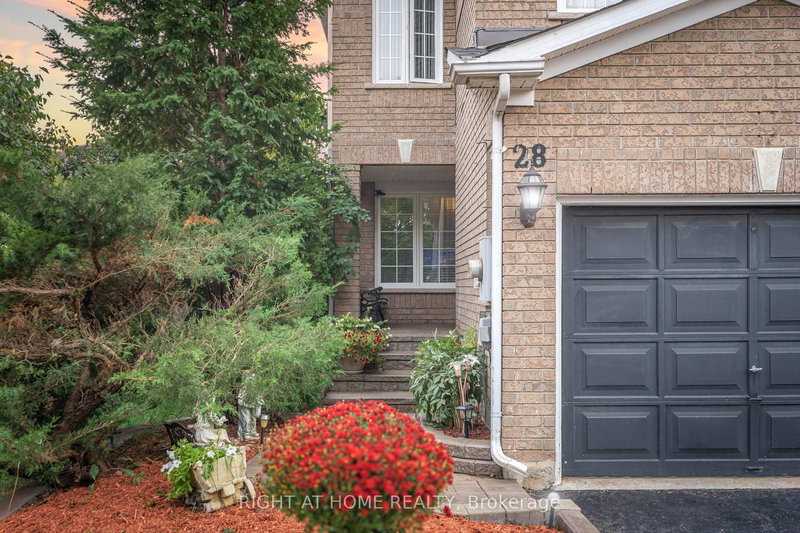 28 Foxtail Rdge, Newmarket, L3X 1Z6 | Image 3