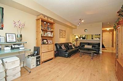208 - 175 Cedar Ave, Richmond Hill, L4C9V3 | Image 2