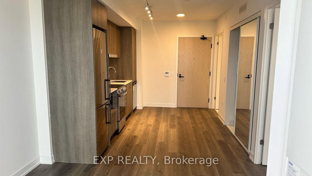 1705 - 195 Commerce Street