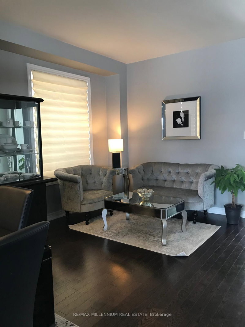 89/BARNETT - 82 Lampkin St W, Georgina, L0E 1R0 | Image 2