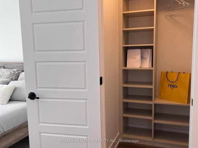 207 - 415 Sea Ray Avenue