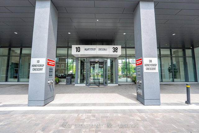 921 - 38 Honeycrisp Crescent