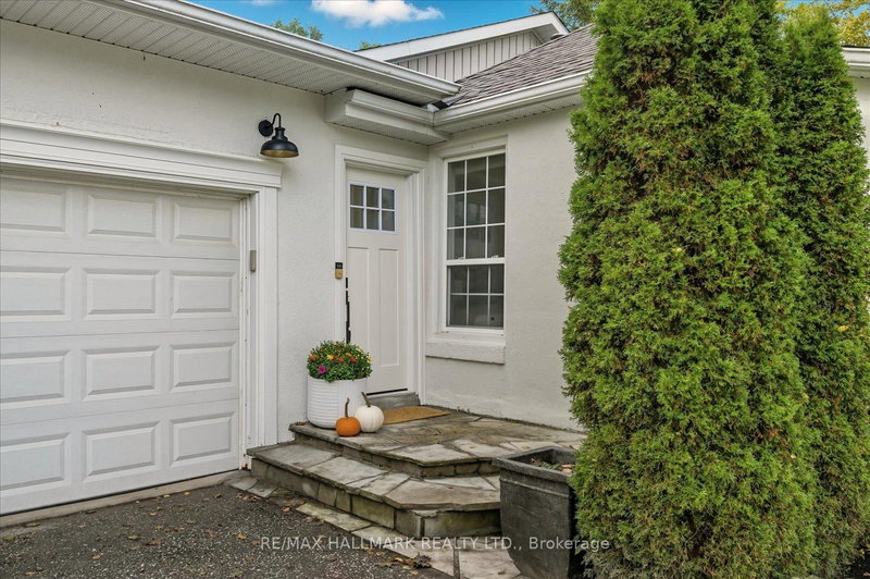 17 Mill St, East Gwillimbury, L0G 1M0 | Image 2