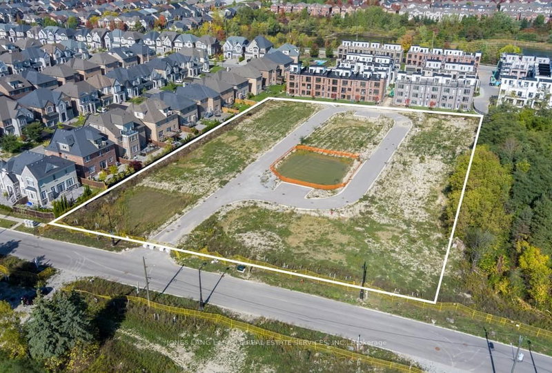 40-60 Harris Ave, Richmond Hill, L4E 3M2 | Image 2