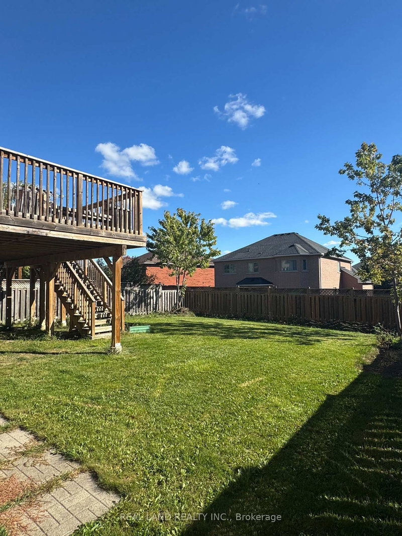 29 Mayfair Crt, Richmond Hill, L4B 3X7 | Image 2