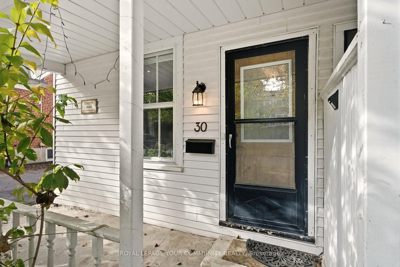 30 Elizabeth St S, Richmond Hill, L4C 3V4 | Image 2