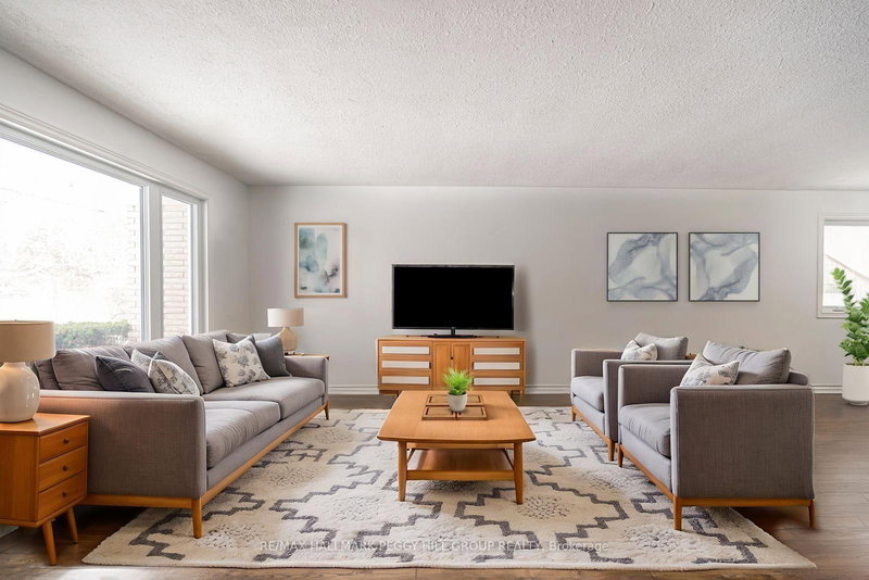 5853 Yonge St, Innisfil, L0L 1K0 | Image 2