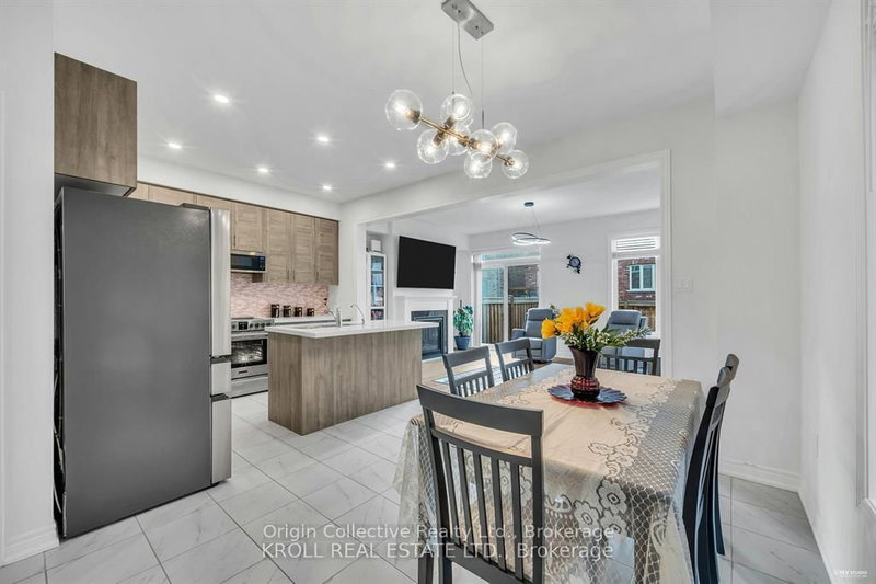 26 Frederick Taylor Way, East Gwillimbury, L0G 1M0 | Image 2