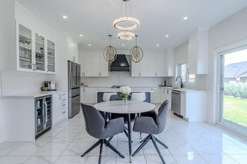 1649 Corsal Crt, Innisfil, L9S 0P8 | Image 3