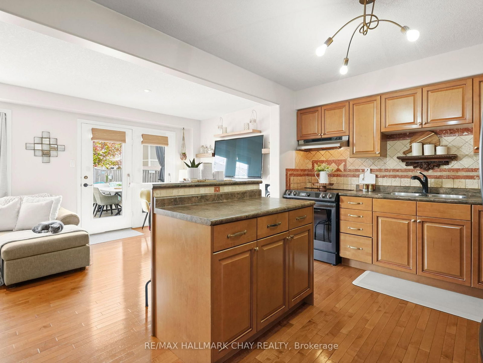 Listing Image 11