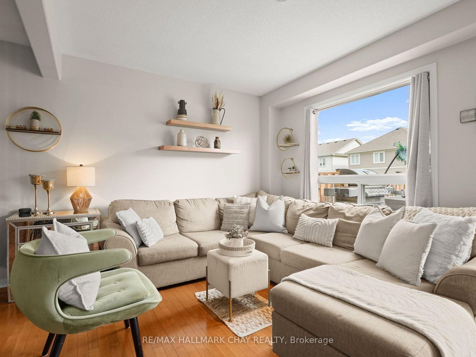 Listing Image 15